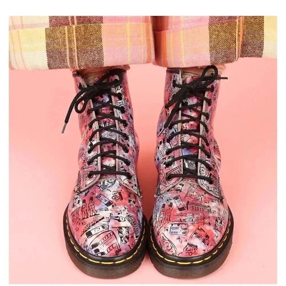Super Rare Dr Martens Vintage 90's London Scene Allover Print - Picture 2 of 9